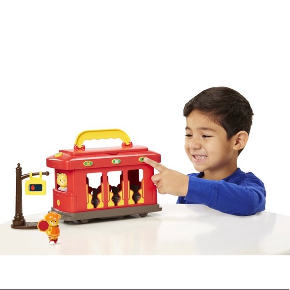 NWT/NIB Daniel Tiger's Neighborhood Deluxe Electronic Trolley with 2 Characters - Picture 4 of 7